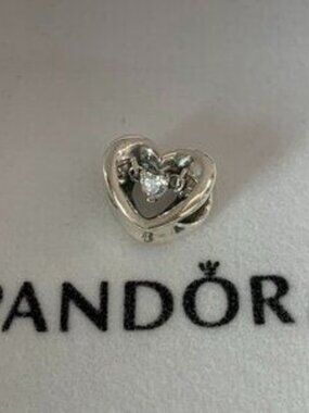 Pandora Radiant Heart & Floating Stone Charm power of love Pendant Silver